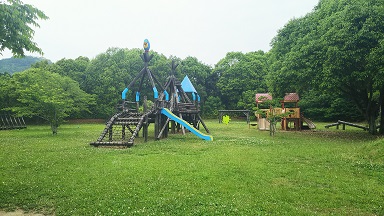小さな子でも楽しめる遊具が沢山 山内中央公園 武雄市で観察するホタル 佐賀県へお引越し