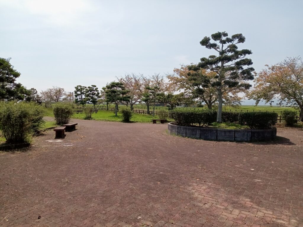 鳴江河畔公園